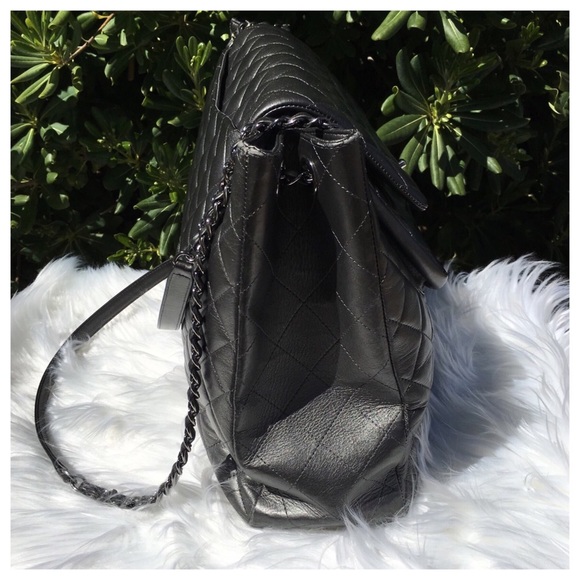 CHANEL LARGE GRAY LEATHER TOTE - Picture 6 of 8